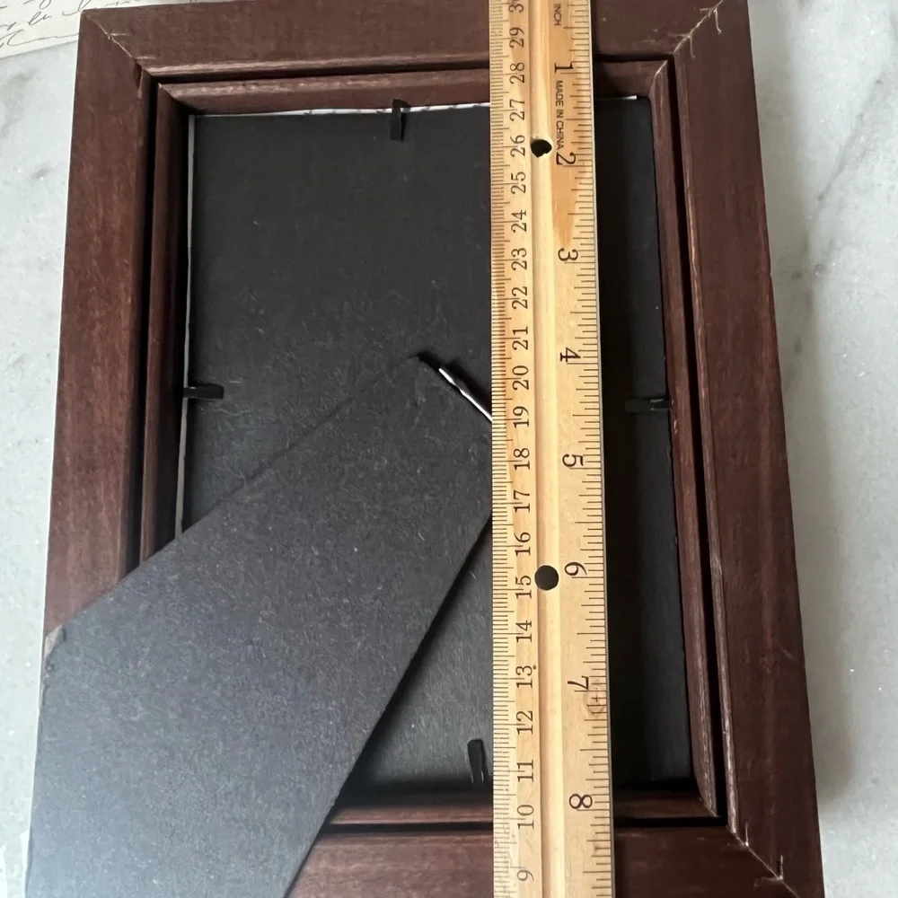 Vintage wooden picture frame 7”x9”